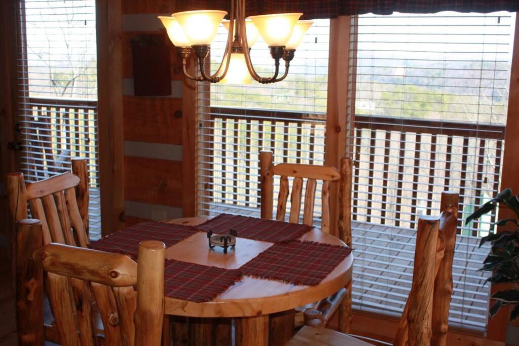 סביירוויל View! Private! Hot Tub,Pool Table,Fireplace,Relax! מראה חיצוני תמונה
