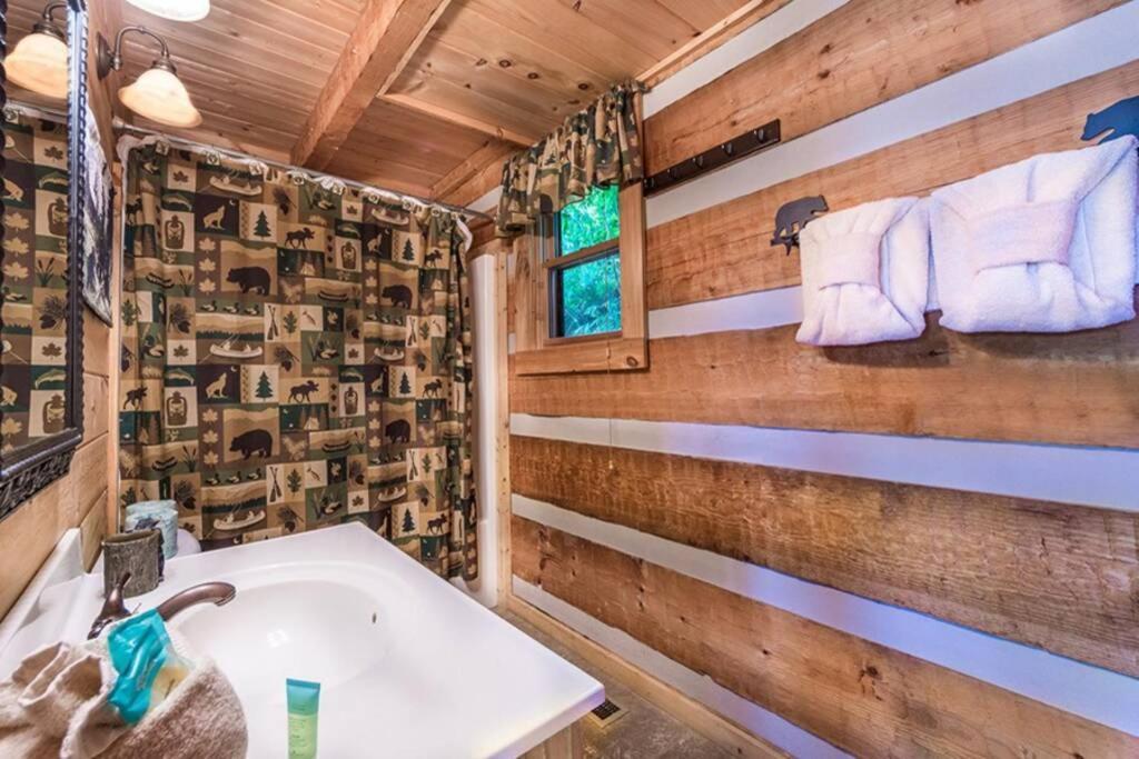 סביירוויל View! Private! Hot Tub,Pool Table,Fireplace,Relax! מראה חיצוני תמונה