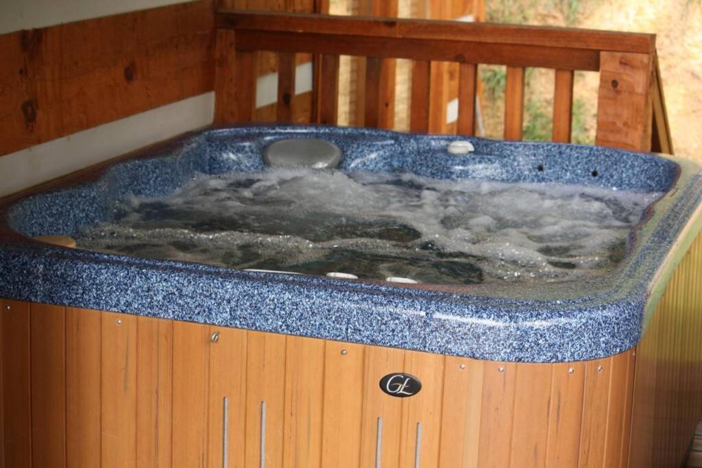 סביירוויל View! Private! Hot Tub,Pool Table,Fireplace,Relax! מראה חיצוני תמונה